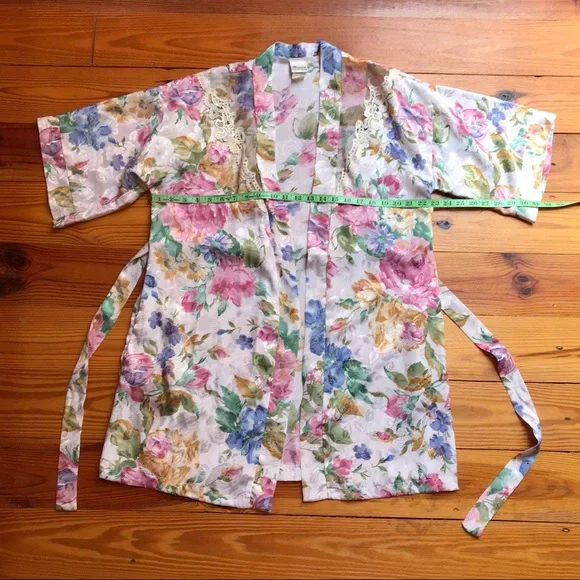 MaryAnn’s Boutique Floral Cream Vintage Multi-Color Robe, EUC, L - Picture 9 of 16